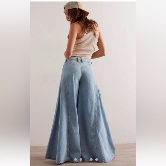 Free People Pandora Wide Leg Jeans We The Free Pleated Front Pocket LightIndigo - Picture 2 of 16